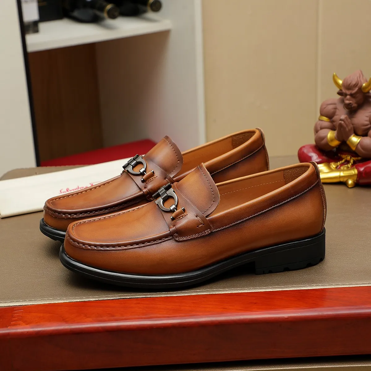 Men's shoes 250 Ferragamo [Ferragamo] top imported suit men's shoes 💯Original copy of the official website, product materials: selected imported embossed calfskin + luxury hardware buckle accessories ~ imported water-dyed cow 🐂 leather lining. Strong three-dimensional visual effect, original combination outsole, multiple colors available😘 Size: 39-44 (38.45.46. Customized)